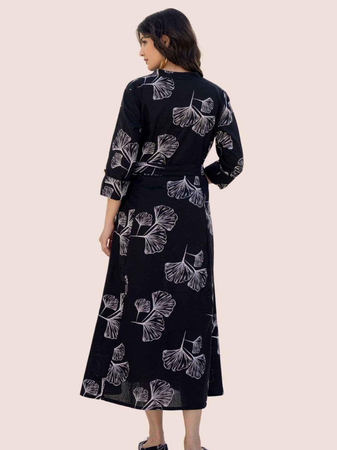 Kaftanize Women Black Bold Ginkgo Leaf Printed Fit-Flare Midi Dress In White Viscose — view 2