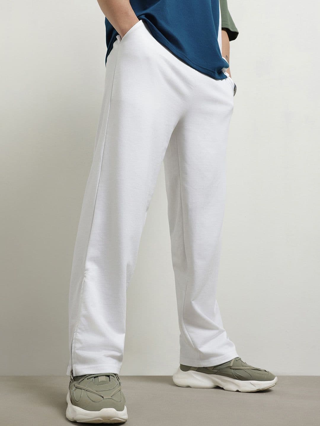 Nobero Men Oversized Colorblock Round Neck Co-ords — view 5