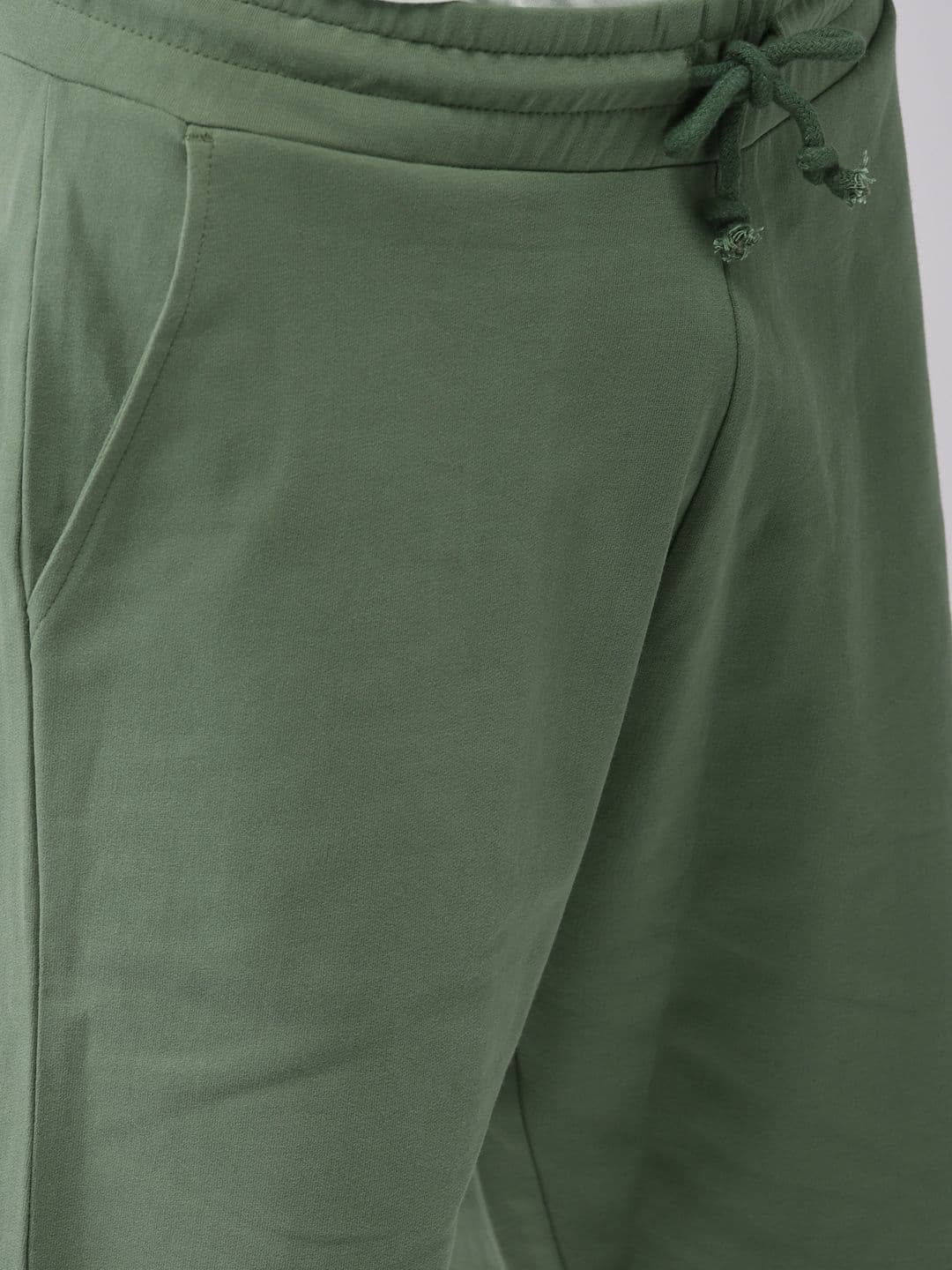 Mast & Harbour Men Green Solid Regular Fit Regular Shorts — view 5
